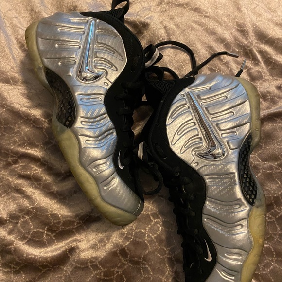 Athletic_Shoes